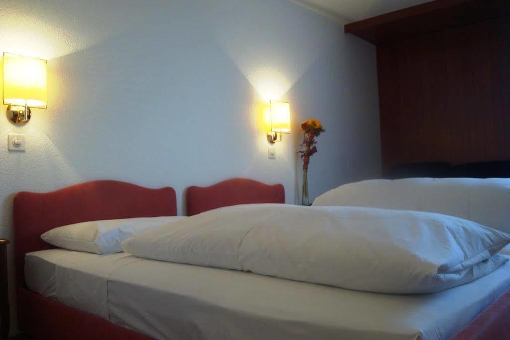 Hotel Du Grand-Pre Marly-le-Grand Ngoại thất bức ảnh