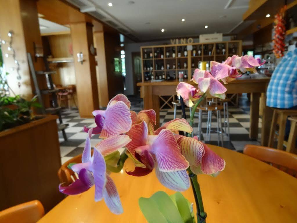 Hotel Du Grand-Pre Marly-le-Grand Ngoại thất bức ảnh
